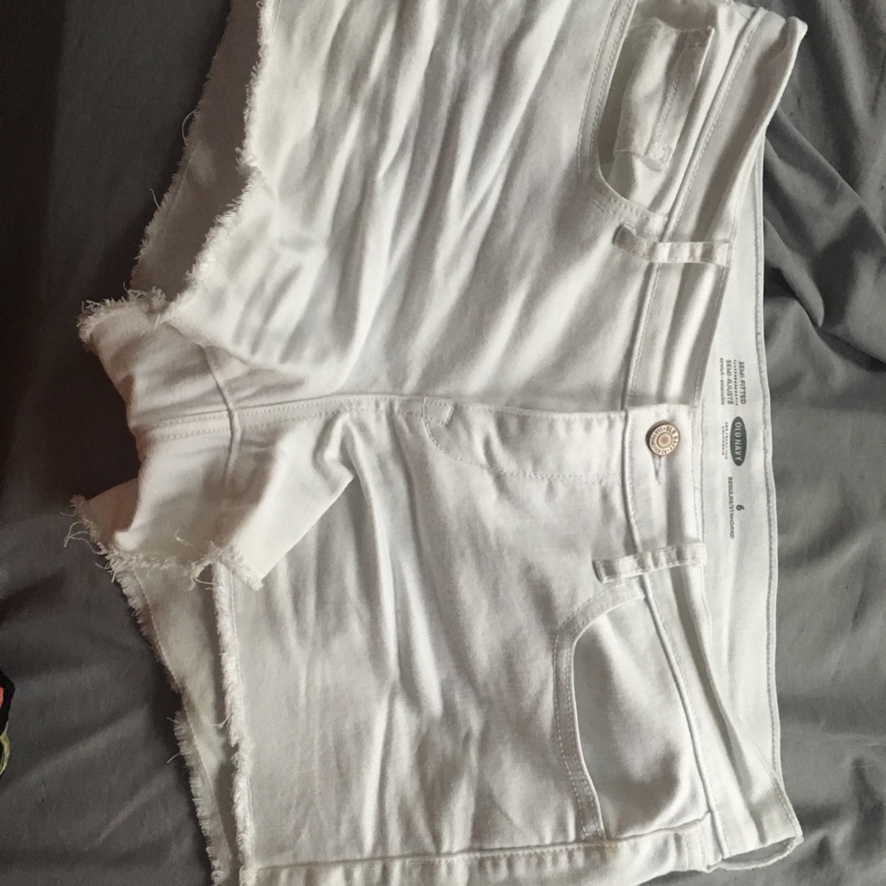 Old Navy Women’s White Cutoff Shorts Size 6